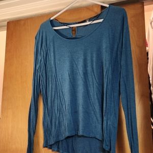 Long-sleeved soft top